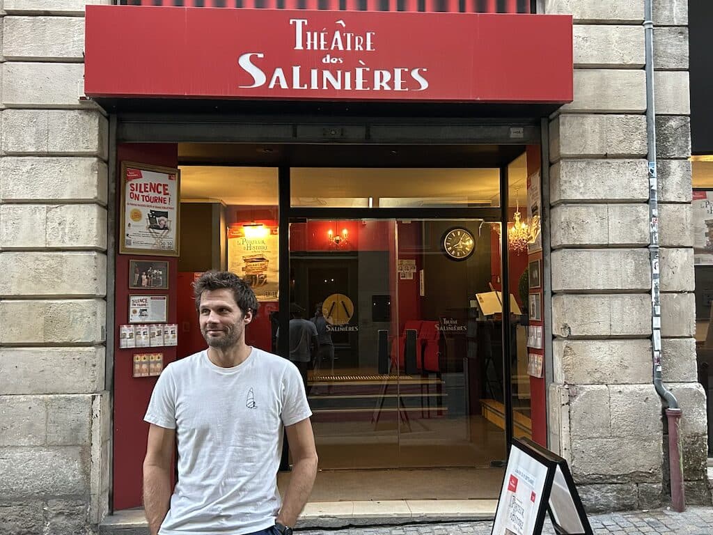 Alexis Michalik reprend le théâtre des Salinières à Bordeaux : les coulisses d’une reprise