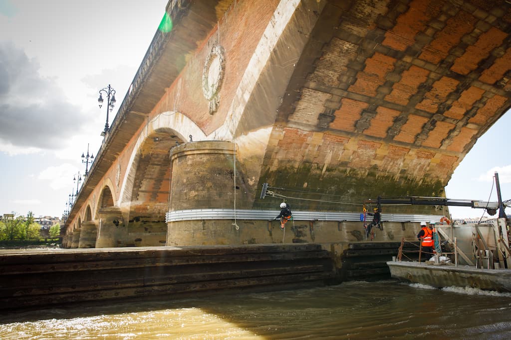 Le pont de Pierre, un emblème de Bordeaux aujourd’hui en danger