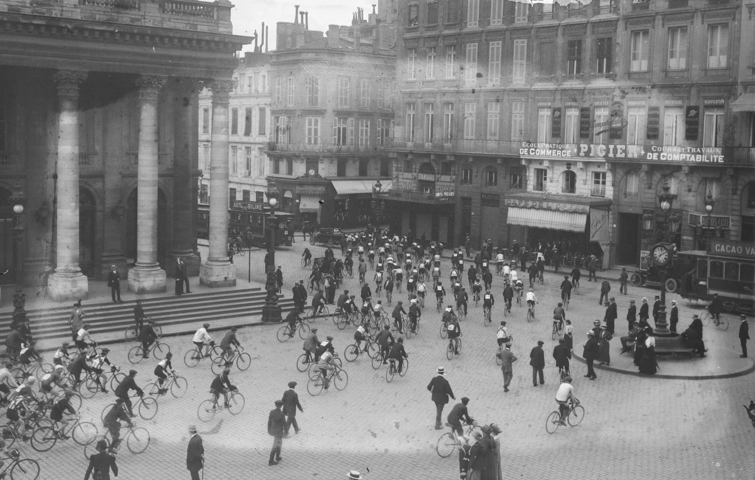 Course de cyclisme, Bordeaux 1913.
© Archives de Bordeaux Métropole, BXM 30 Fi 105